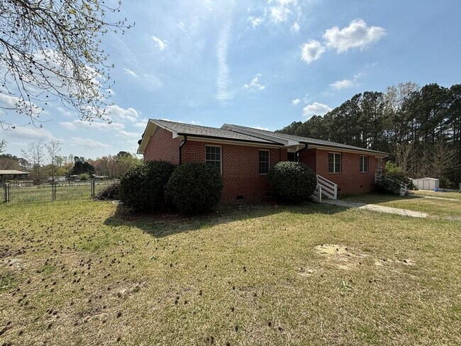 Building Photo - 542 Loop Rd