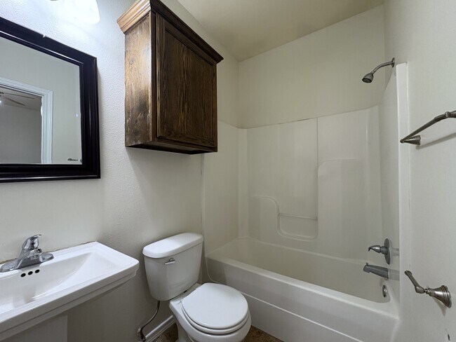Building Photo - 1601 Lenert Cir