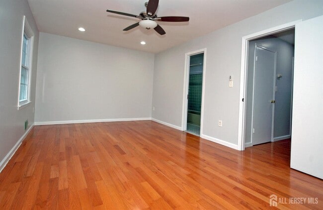 Building Photo - 4 White Oaks Dr