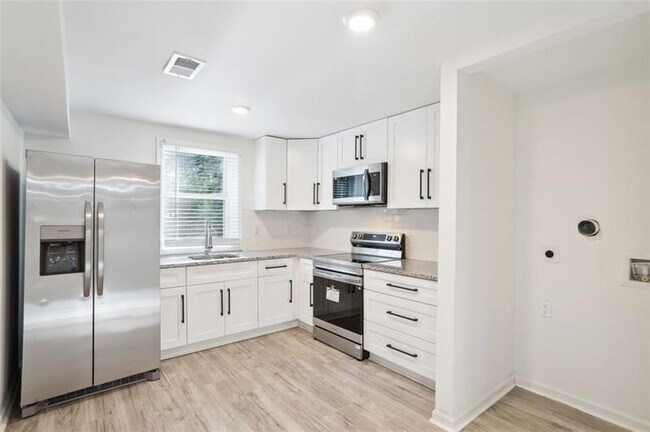 Building Photo - 2533 Kelly Lake Rd