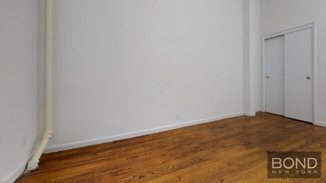 Building Photo - 228 E 89th St