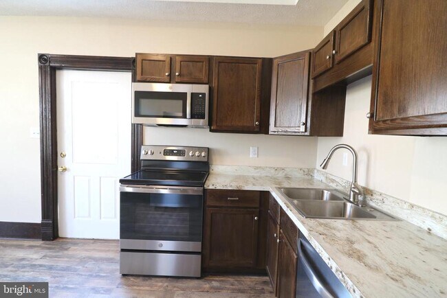 Building Photo - 508 S Water St