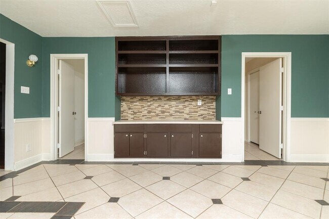 Building Photo - 2935 Auburn Dr