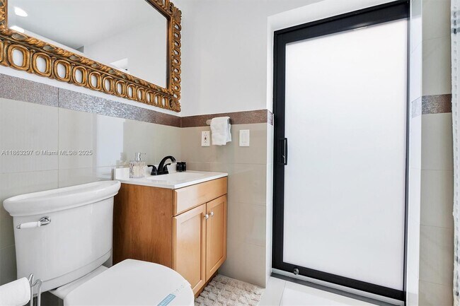 Building Photo - 5800 NE 18th Ave