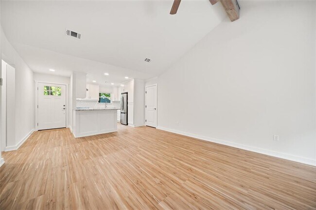 Building Photo - 18 Tulip Hill Ct