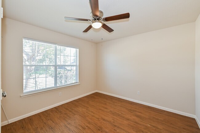 Building Photo - 2506 Fox Water Dr