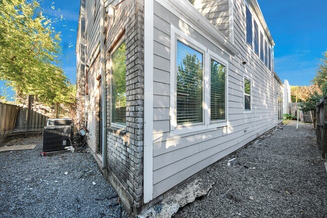 Building Photo - 10743 Boardwalk St