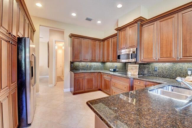 Building Photo - 8891 Starhaven Cove