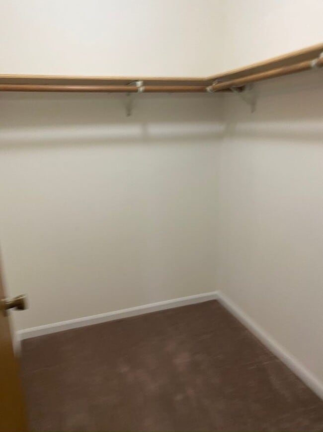 Building Photo - 3 BEDROOM | 2 BATH | DOUBLE GARAGE | WEST