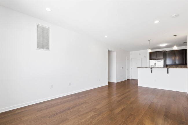 Building Photo - 443 2nd St