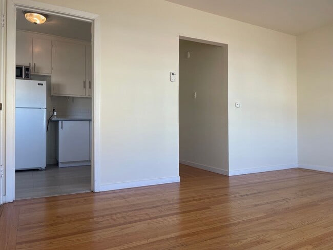 Building Photo - 3631 Judah St