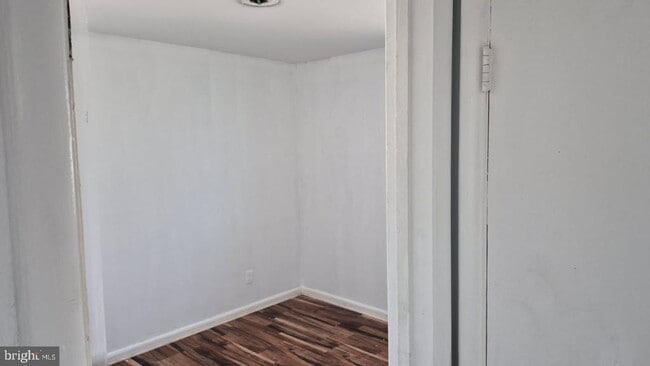 Building Photo - 5004 Meadowbrook Dr