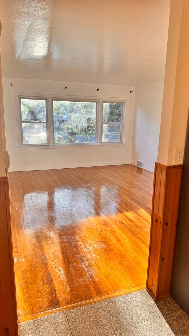 Building Photo - 5501 N California Ave