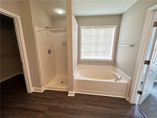 Building Photo - 3613 Gainesway Trace