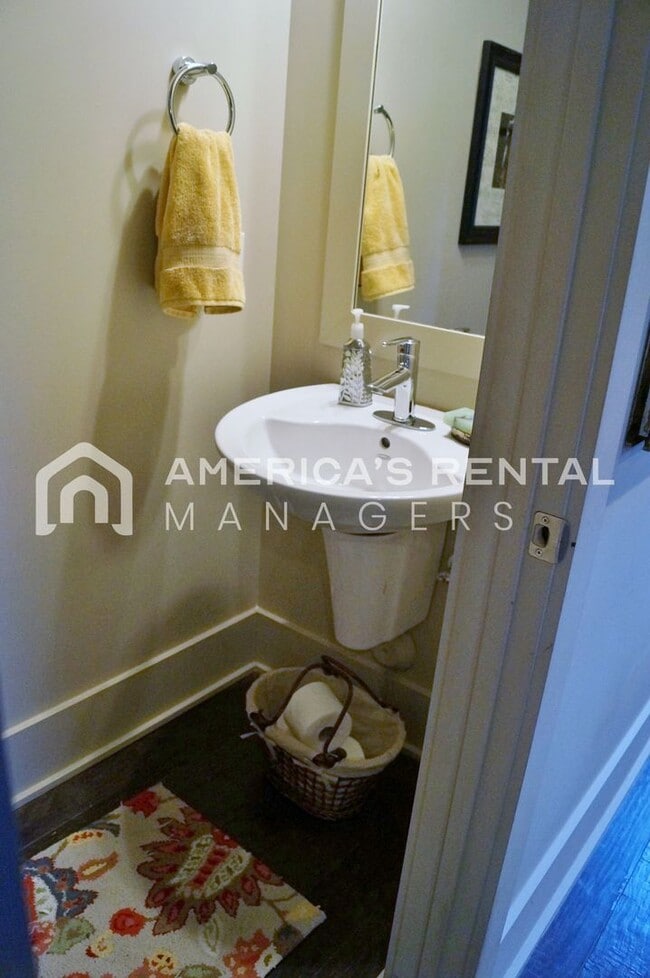Building Photo - DEPOSIT PENDING! Beautiful Loft Style Town...