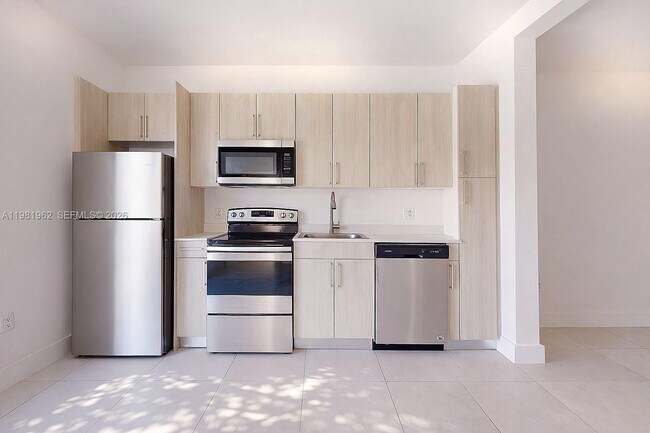 Building Photo - 519 SW 5th Ave