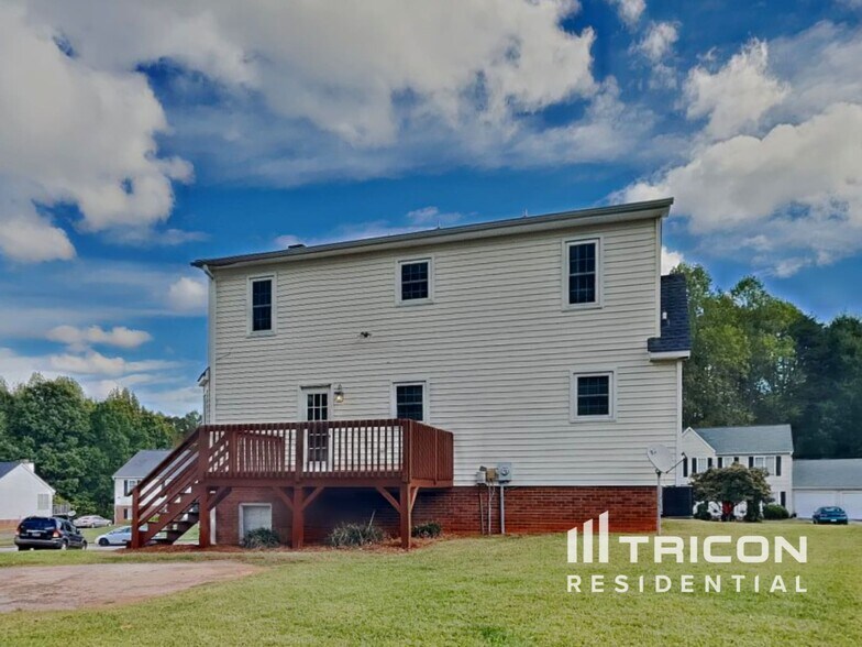 Building Photo - 1040 Reynolds Manor Dr