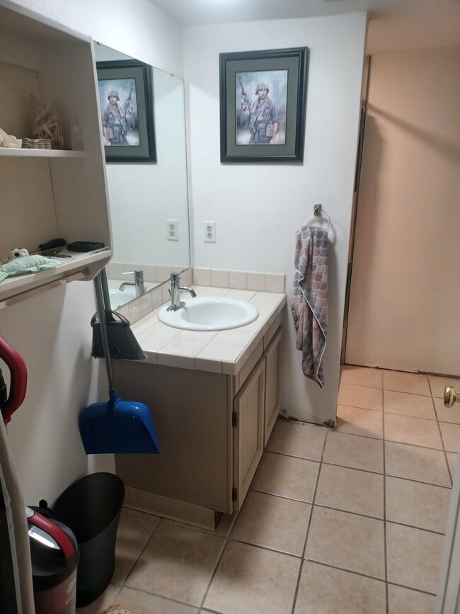 Building Photo - 3000 Regatta Ln