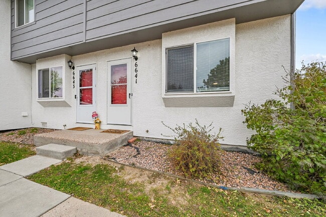 Building Photo - $1,595, 2-bed, 1.5 bath, located in Colorado Springs.