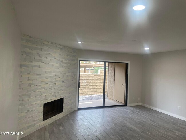 Building Photo - 7950 E Starlight Way