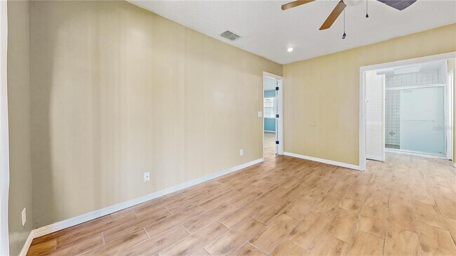Building Photo - 305 Medina Ct
