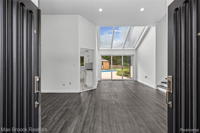 Building Photo - 3332 Barlyn Ln