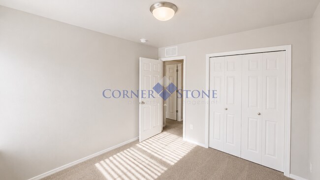 Building Photo - Great home in central location!
