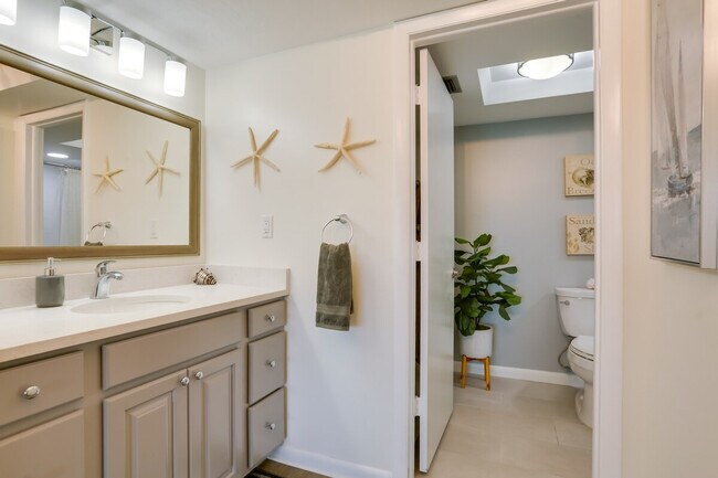 Building Photo - 3722 SE 12th Ave