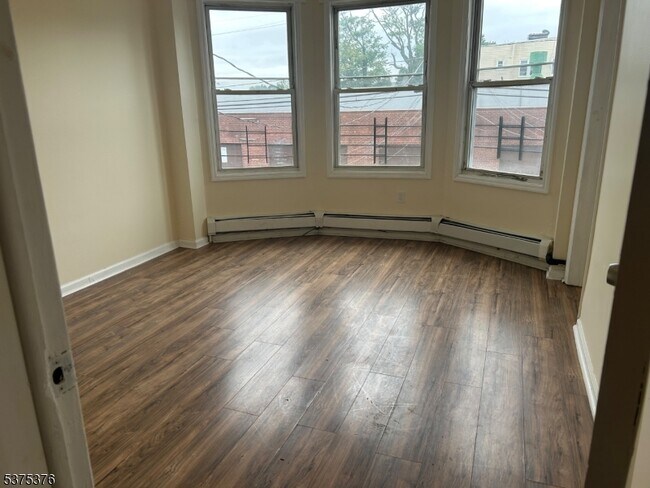 Building Photo - 339 16th Ave