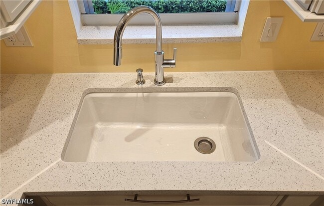 Building Photo - 301 6th Ave S