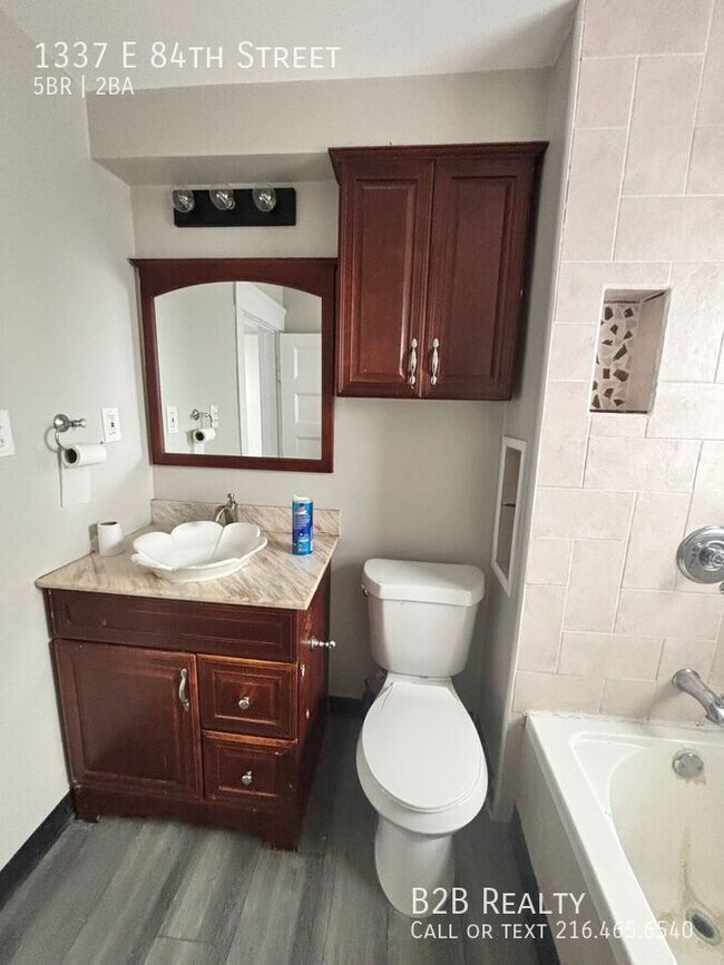 Building Photo - 1337 E 84th St