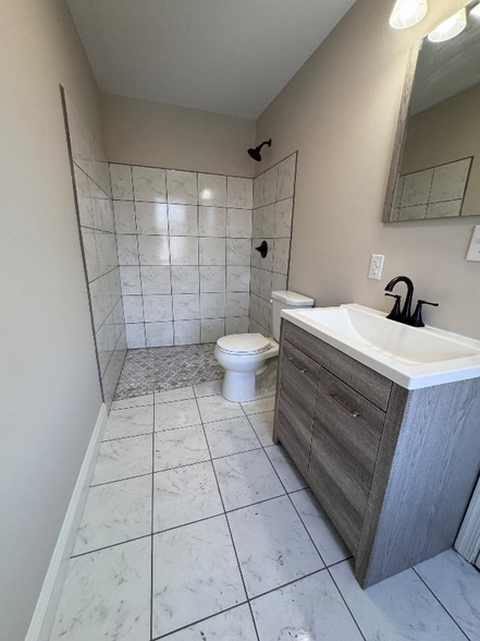 Building Photo - 213 W Court St