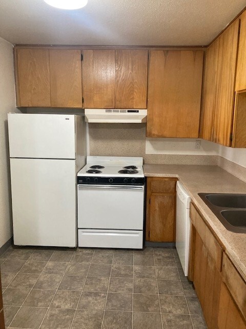 Kitchen - Tanglewood Apartments