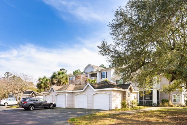 Building Photo - 2 Bedroom 1 Bath Condo in Park West - Mount Pleasant