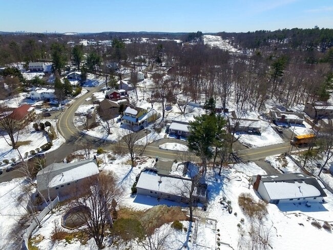 Building Photo - 39 Locust St