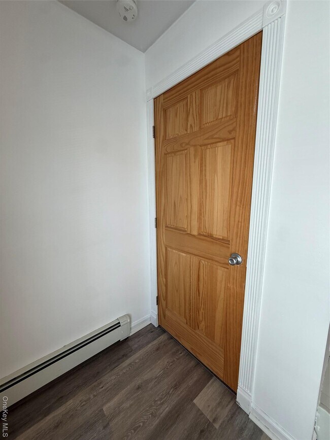 Building Photo - 24 St James Pl