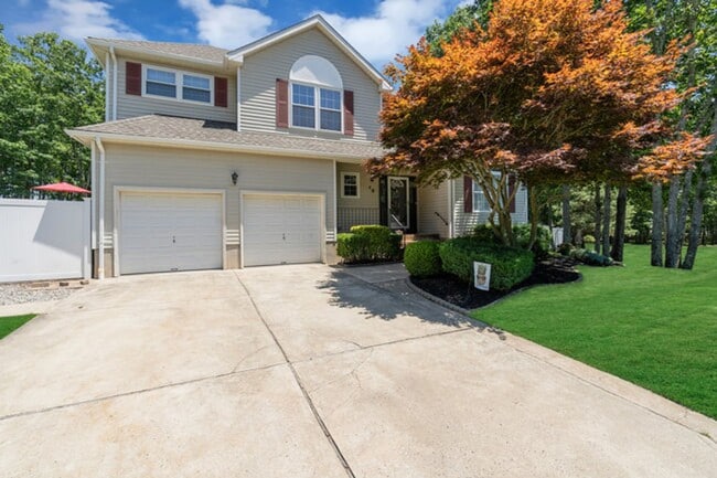 Building Photo - Private Cul-de-Sac Living: 4BR Home with Pool & Geothermal HVAC