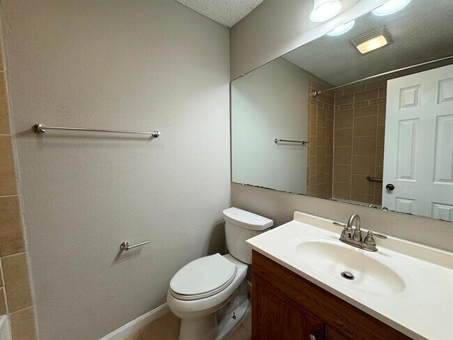 Building Photo - 9502 Quail Village Ln