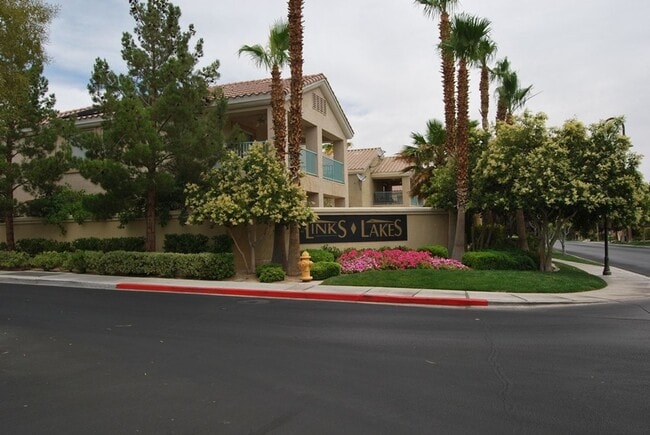 Building Photo - Gorgeous Rhodes Ranch Country Club home in Guard Gated Community!