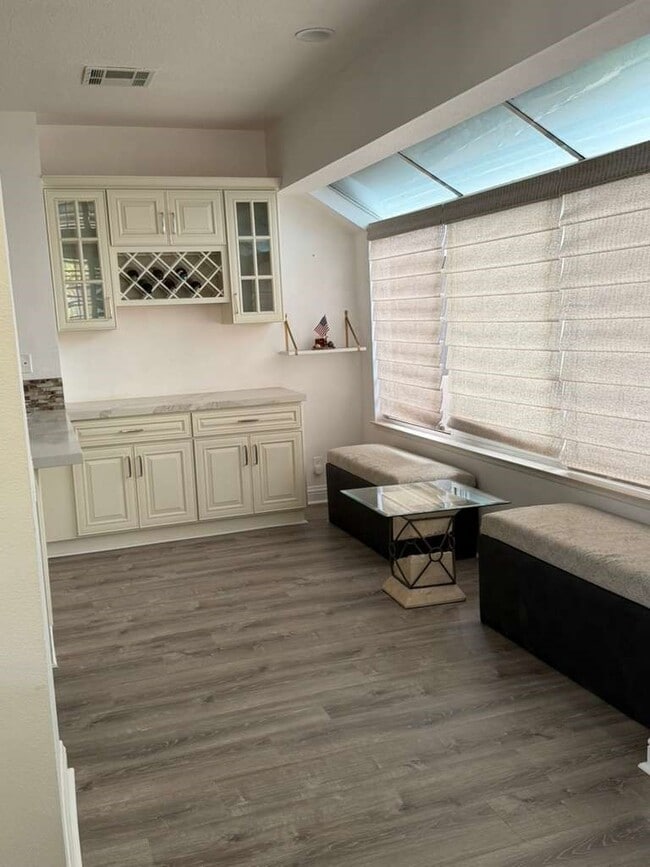 Building Photo - 192 Pasto Rico