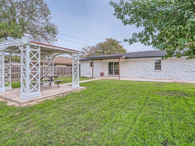 Building Photo - 5804 Eureka Dr