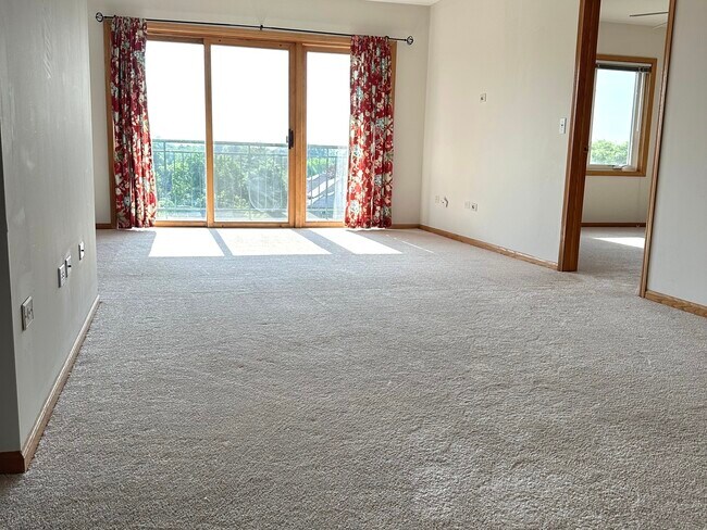 Building Photo - 5340 N Lowell Ave