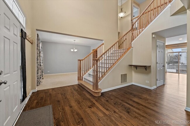 Building Photo - 706 Versailles Pkwy