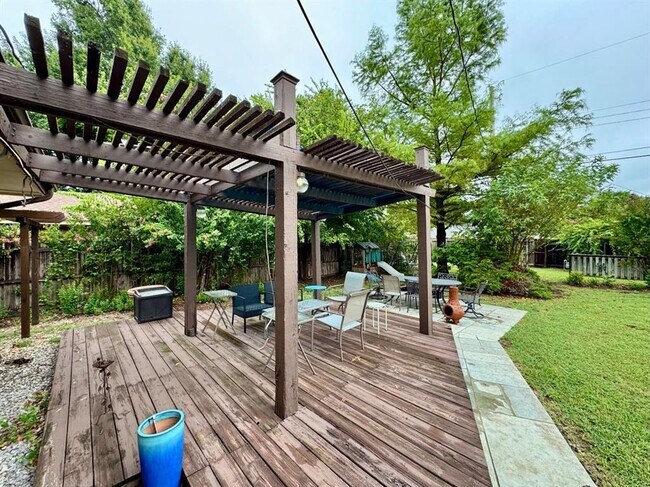 Building Photo - 3604 Jim Robison Dr