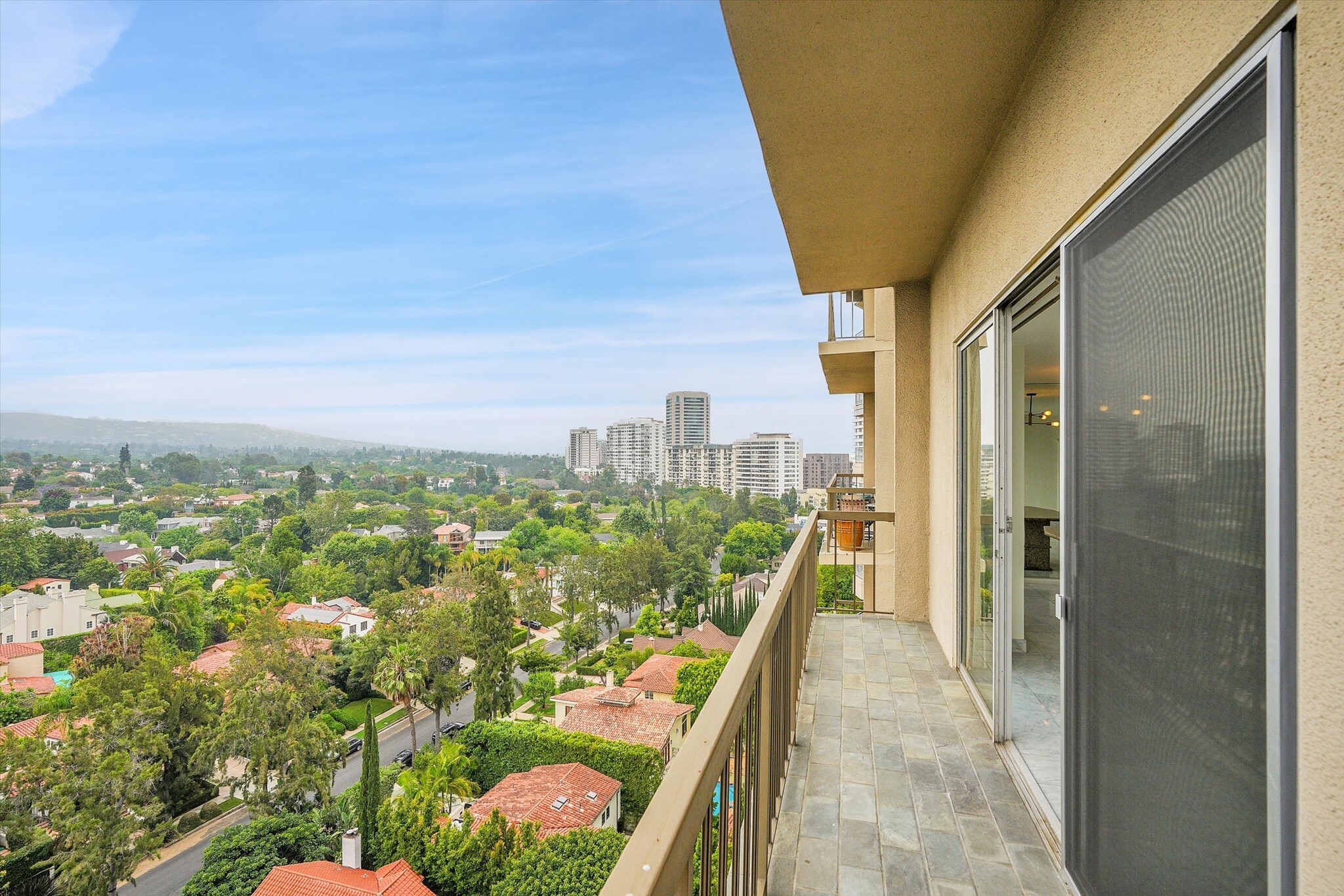 Building Photo - 10747 Wilshire Blvd