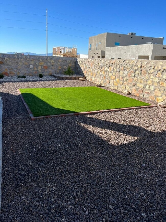 Building Photo - Eastside area for Short or Long Term Rental(Completely Furnished) Beautiful 4 bed/2 baths