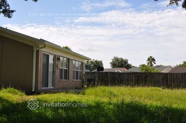 Building Photo - 9788 Fox Chapel Rd