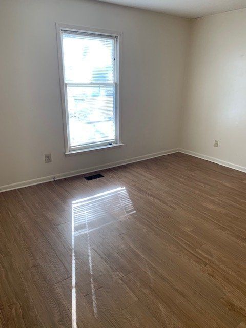 Building Photo - 301 Shiloh Dr