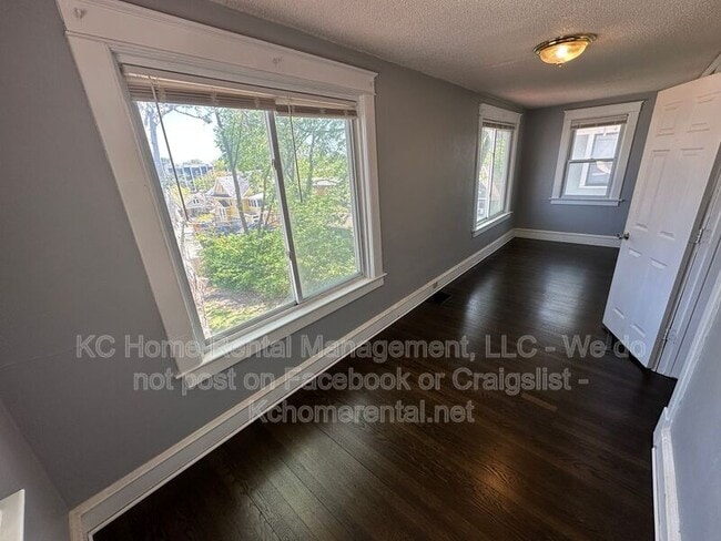 Building Photo - 5105 Walnut St