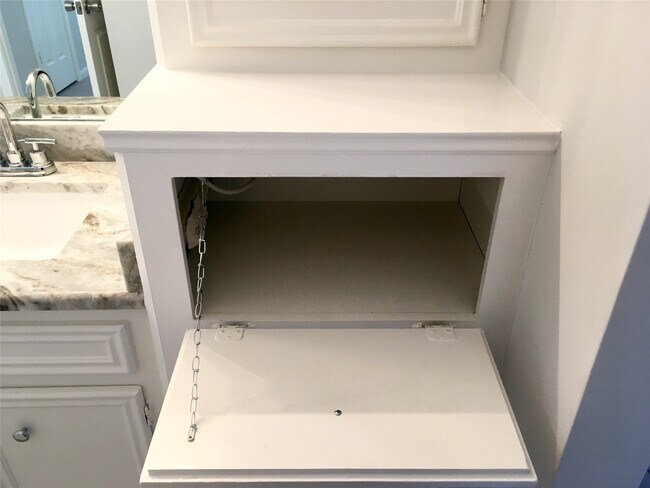 Building Photo - 5515 Strack Rd